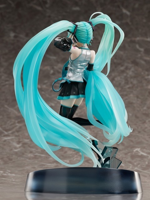 「初音ミク・クロニクル 1/7スケールフィギュア」22,000円（税込）Art by Rella（C）Crypton Future Media,INC.