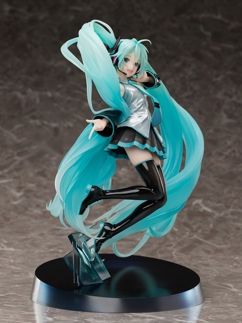 「初音ミク・クロニクル 1/7スケールフィギュア」22,000円（税込）Art by Rella（C）Crypton Future Media,INC.