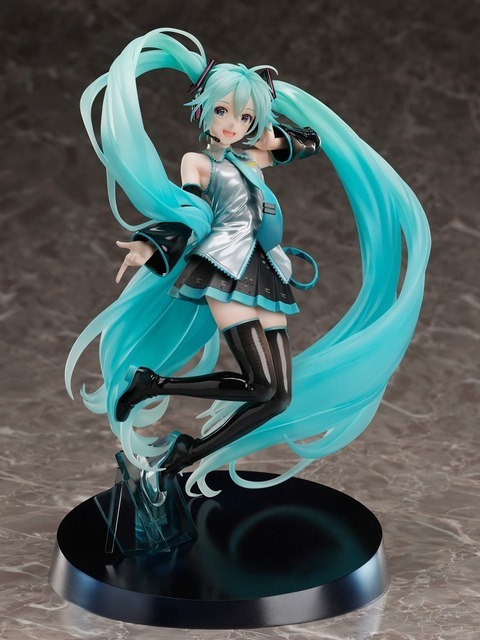 「初音ミク・クロニクル 1/7スケールフィギュア」22,000円（税込）Art by Rella（C）Crypton Future Media,INC.