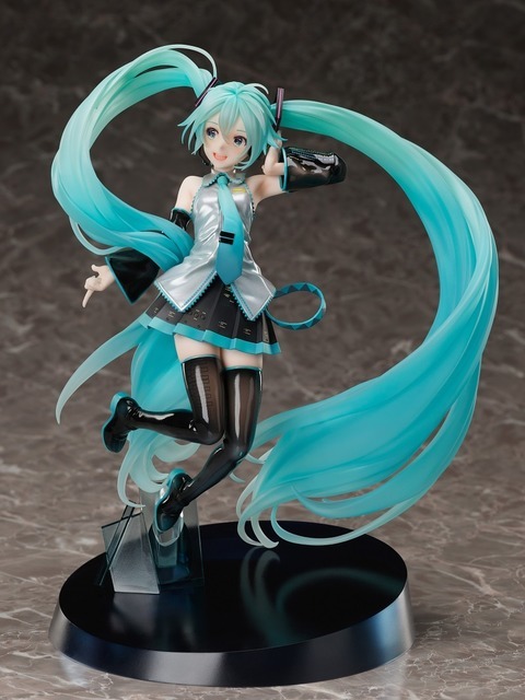 「初音ミク・クロニクル 1/7スケールフィギュア」22,000円（税込）Art by Rella（C）Crypton Future Media,INC.