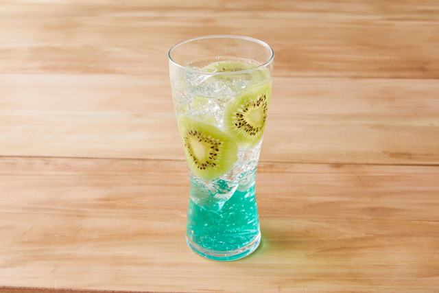 「マクロスΔ × Chugai Grace Cafe」レイナ グリーンキウイソーダ（C）2015 BIGWEST