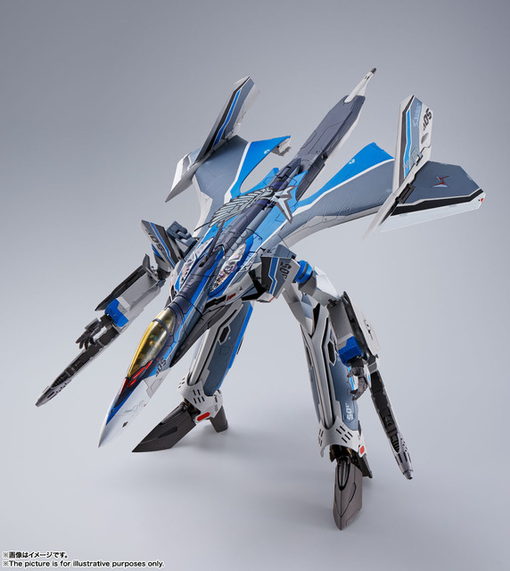 「DX超合金 初回限定版 VF-31AX カイロスプラス（ハヤテ・インメルマン機）」23,000円（税別）（C）創通・サンライズ