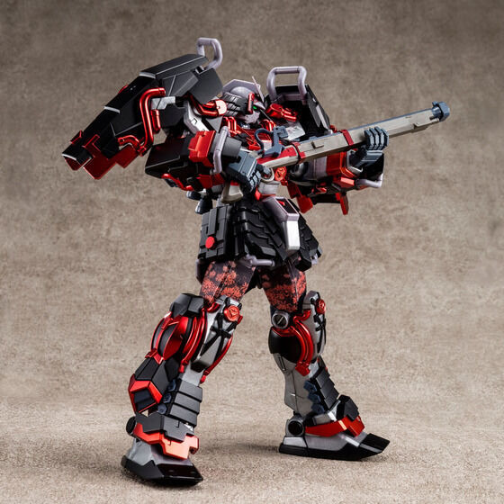 「MG 1/100 真武者頑駄無 戦国の陣 黒衣大鎧」10,450円（税込）（C）創通・サンライズ