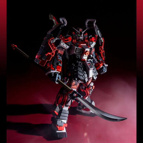 「MG 1/100 真武者頑駄無 戦国の陣 黒衣大鎧」10,450円（税込）（C）創通・サンライズ