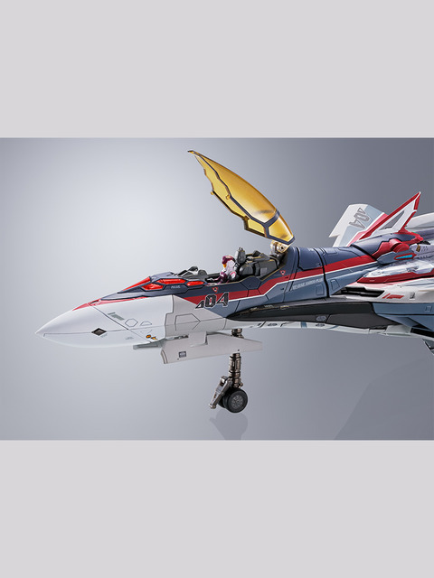 「DX超合金 劇場版 VF-31AX カイロスプラス（ミラージュ・ファリーナ・ジーナス機）」23,000円（税別）（C）2021 BIGWEST