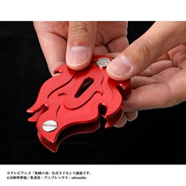 「鬼滅の刃 KeyItem 煉獄杏寿郎 紅色」6,300円（税込）（C）吾峠呼世晴／集英社・アニプレックス・ufotable