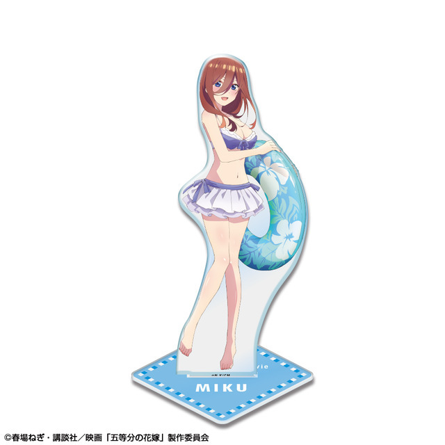 「映画『五等分の花嫁』 アクリルスタンド 水着Ver.」1,650円（税込）（C）春場ねぎ・講談社／「五等分の花嫁」製作委員会（C）春場ねぎ・講談社／映画「五等分の花嫁」製作委員会