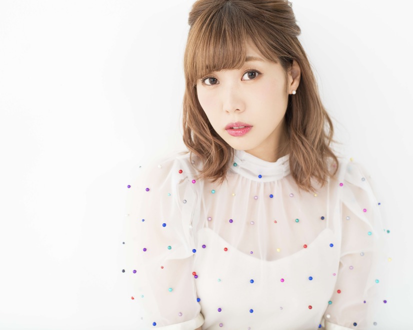 【インタビュー】楠田亜衣奈の1stシングル『ハッピーシンキング！』は、アーティスト活動を凝縮した1枚！