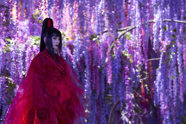 『ホリック xxxHOLiC』侑子さん衣装写真（C）2022映画「ホリック」製作委員会 （C）CLAMP・ShigatsuTsuitachi CO.,LTD.／講談社