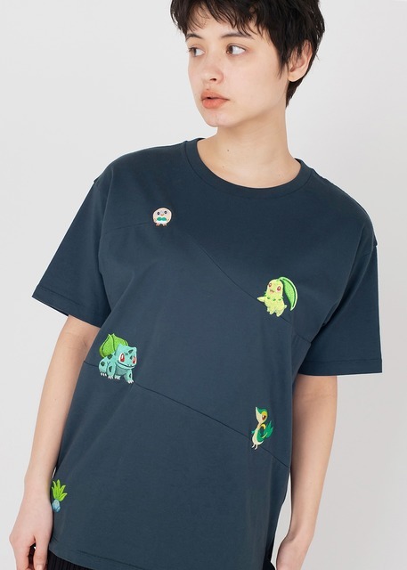 Tシャツ「くさタイプ」3,500円（税込）（サイズ：SS/S/M/L/XL）（C）Pokemon. （C）Nintendo/Creatures Inc./GAME FREAK inc.ポケットモンスター・ポケモン・Pokémonは任天堂・クリーチャーズ・ゲームフリークの登録商標です。