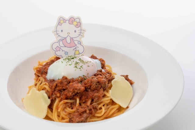 ハローキティのミートソースパスタ（C）2022 SANRIO CO.,LTD.