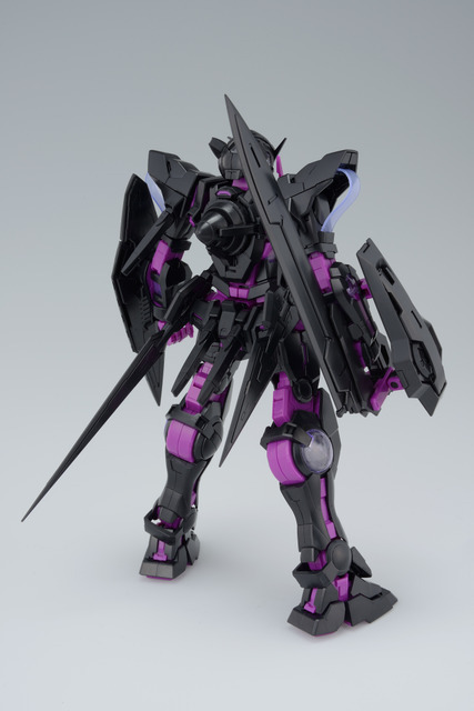 イベント限定MG 1/100 ガンダムエクシア[リサーキュレーションカラー/ネオンパープル]（C）創通・サンライズ