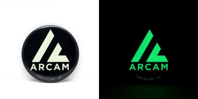 「高発光缶バッジ ARCAM」価格：880円（税込）（C）2021 たかしげ宙、皆川亮二・小学館／スプリガン Project