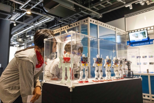 「GUNDAM FACTORY YOKOHAMA」「エデュケーショナルサポート夏休み版」アカデミー（C）創通・サンライズ