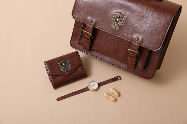 腕時計、バッグ、財布の「フォージャー家 モデル」が登場（C）遠藤達哉／集英社・SPY×FAMILY製作委員会