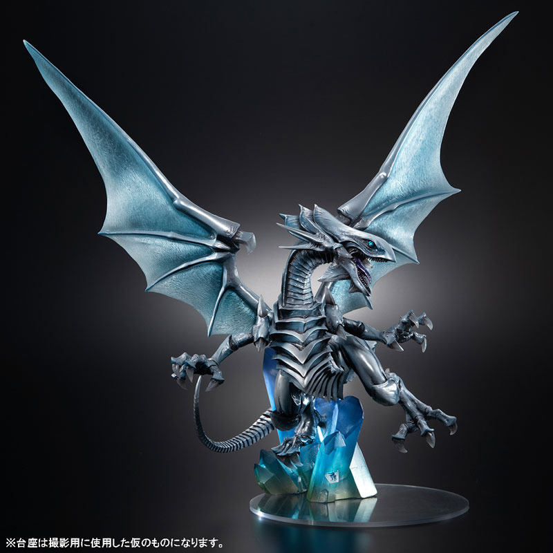 「ART WORKS MONSTERS 『遊☆戯☆王デュエルモンスターズ』 青眼の白龍 ～Holographic Edition～ フィギュア」22,000円（税込）（C）スタジオ・ダイス/集英社・テレビ東京・KONAMI