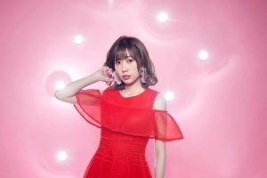 【プレゼント】楠田亜衣奈最新ミニアルバム『アイナンダ！』発売記念サイン色紙を１名に！