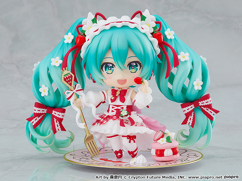 「ねんどろいど 初音ミク 15th Anniversary Ver.」9,400円（税込）Art by 森倉円（C）Crypton Future Media， INC. www.piapro.net