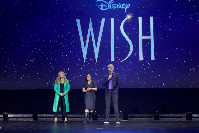 】『ウィッシュ』D23／左からジェニファー・リー、ファウン・ヴィーラスンソーン、クリス・バック（C）2022 Disney. All Rights Reserved.