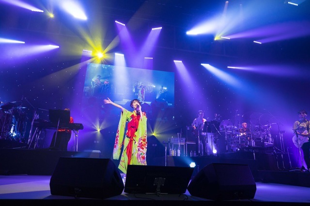 「HANAZAWA KANA Live 2022 “Pokerface” supported by 明治」写真：KOBA