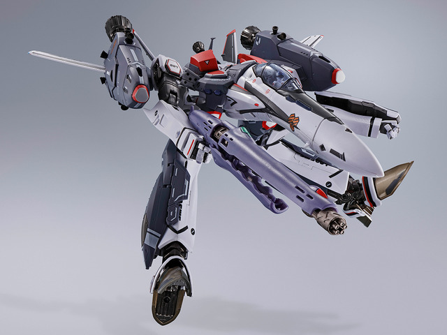 「DX超合金 VF-25F スーパーメサイアバルキリー（早乙女アルト機）リバイバルVer.」28,600円（税込）（C）2007 BIGWEST/MACROSS F PROJECT・MBS