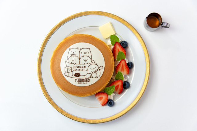 丸福珈琲店×すみっコぐらしコラボフェア「すみっコぐらしわくわくホットケーキ」（C）2022 SAN-X CO., LTD. ALL RIGHTS RESERVED.