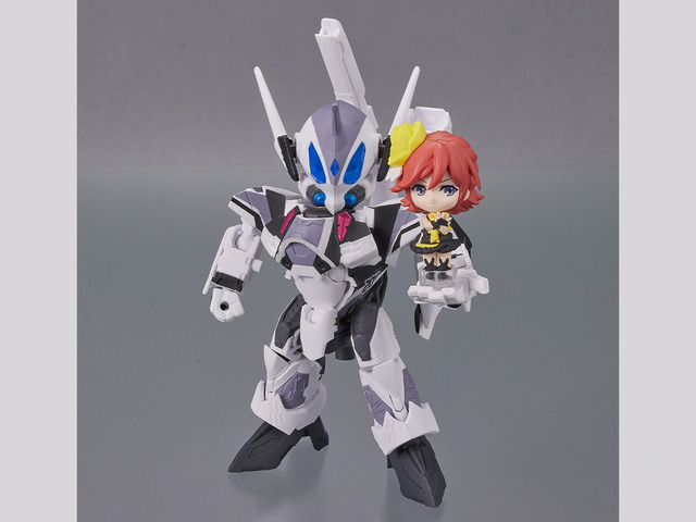 「VF-31F ジークフリード (メッサー・イーレフェルト機) with カナメ・バッカニア」 4,950円（税10%込）（C)2015 BIGWEST