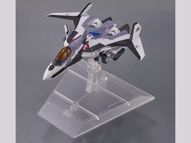 「VF-31F ジークフリード (メッサー・イーレフェルト機) with カナメ・バッカニア」 4,950円（税10%込）（C)2015 BIGWEST