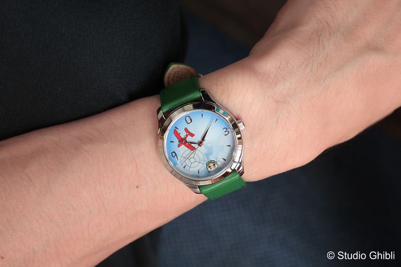 「紅の豚 腕時計 30周年記念モデル」各15,400円（税込）（C）Studio Ghibli