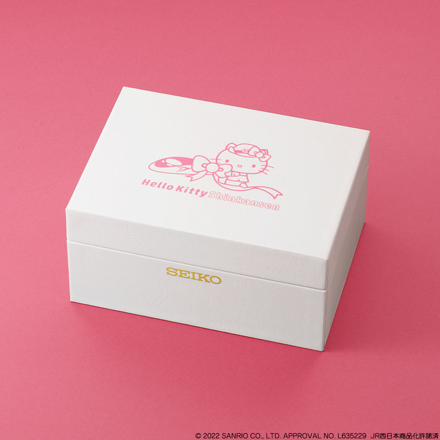 「セイコー ハローキティ新幹線 ウオッチ」54,780円（税込）（C）2022 SANRIO CO., LTD. APPROVAL NO. L635229　JR西日本商品化許諾済