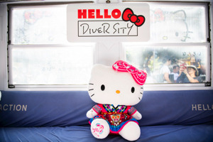 Ctuberキティが国際的な社会テーマを取材⁈ 渋谷で自撮りにも挑戦！「HELLO DIVERSITY , HELLO KITTY」配信開始！