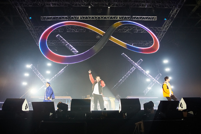 「ヒプノシスマイク -Division Rap Battle-8th LIVE 《CONNECT THE LINE》to Buster Bros!!!」公演初日オフィシャル写真 Photo by: 粂井健太（C）King Record Co., Ltd. All rights reserved.