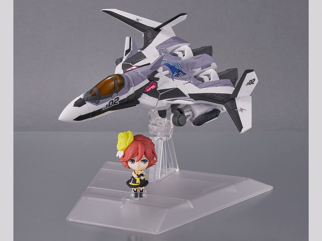 「VF-31F ジークフリード (メッサー・イーレフェルト機) with カナメ・バッカニア」 4,950円（税10%込）（C)2015 BIGWEST