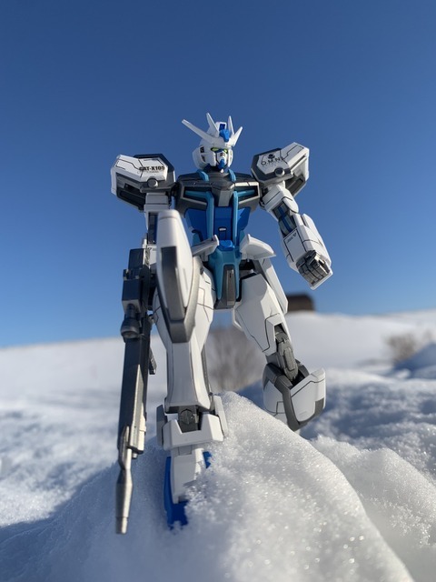 「EG ストライクガンダム」スノーイメージカラー塗装◎制作・撮影：降月海弥