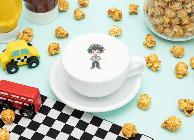 「僕のヒーローアカデミア CAFE and DINER」BOX cafe&spacePlus Ultra カフェラテ（C）堀越耕平／集英社・僕のヒーローアカデミア製作委員会