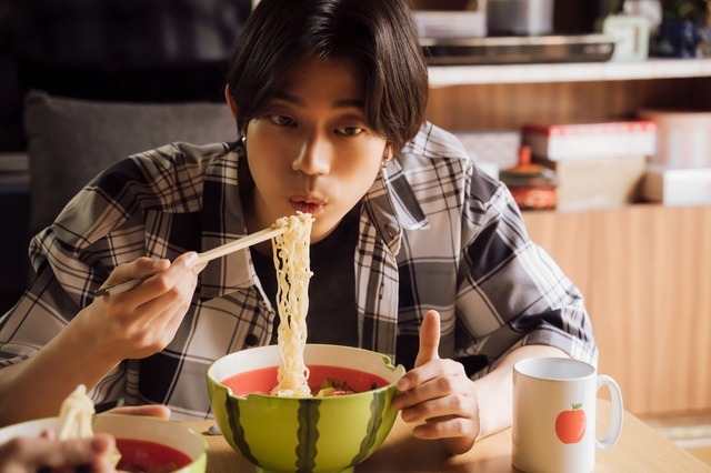 映画『アキはハルとごはんを食べたい』場面写真（C）たじまこと／竹書房・「アキハル」製作委員会