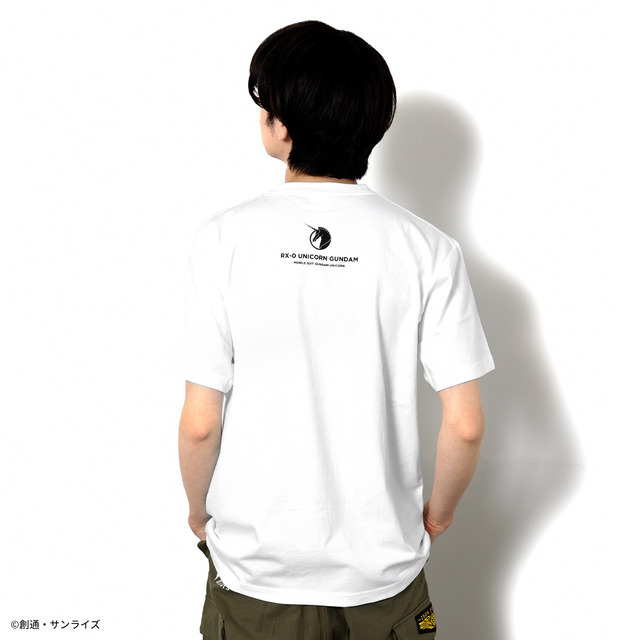 「STRICT-G『機動戦士ガンダムUC』半袖Tシャツ」ロゴ結晶柄（ホワイト）各4,730円（税込）（C）創通・サンライズ