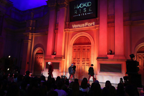 5人組アーティスト・MADKIDが3rdシングル「RISE」発売記念イベントをヴィーナスフォートにて開催