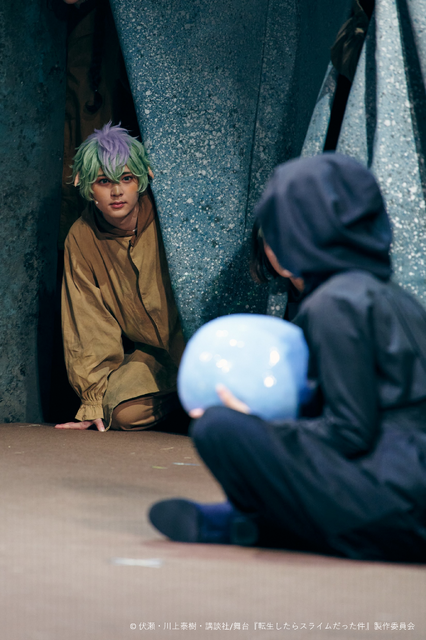 舞台『転生したらスライムだった件』公演写真（舞台写真）（C）伏瀬・川上泰樹・講談社/舞台『転生したらスライムだった件』製作委員会