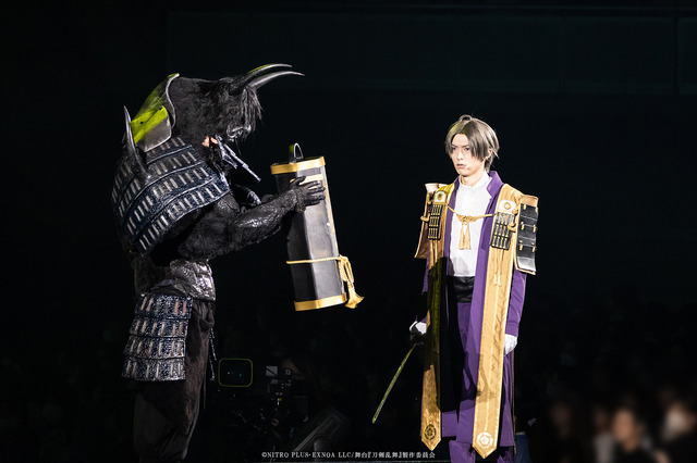 「舞台『刀剣乱舞』七周年感謝祭 -夢語刀宴會-」公演写真（C）NITRO PLUS・EXNOA LLC/舞台『刀剣乱舞』製作委員会