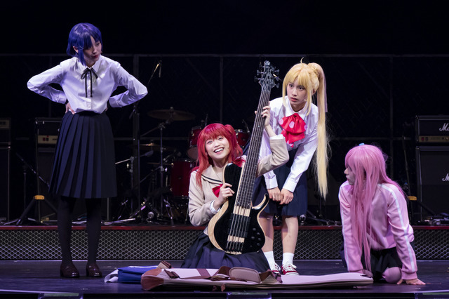 舞台「LIVE STAGE『ぼっち・ざ・ろっく！』」より公式写真（C）はまじあき／芳文社・アニプレックス（C）LIVE STAGE「ぼっち・ざ・ろっく！」製作委員会