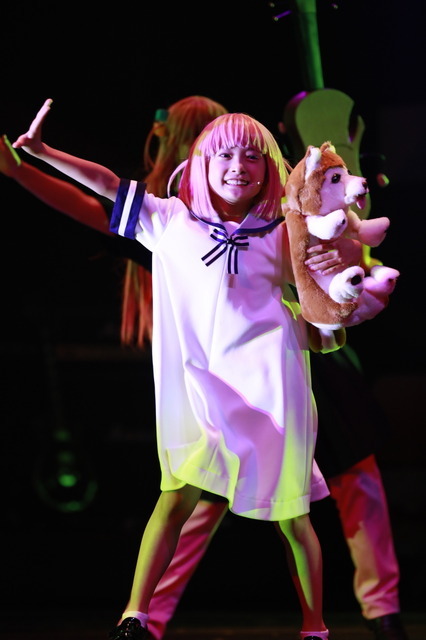 舞台「LIVE STAGE『ぼっち・ざ・ろっく！』」より公式写真（C）はまじあき／芳文社・アニプレックス（C）LIVE STAGE「ぼっち・ざ・ろっく！」製作委員会