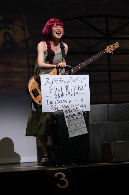 舞台「LIVE STAGE『ぼっち・ざ・ろっく！』」より公式写真（C）はまじあき／芳文社・アニプレックス（C）LIVE STAGE「ぼっち・ざ・ろっく！」製作委員会