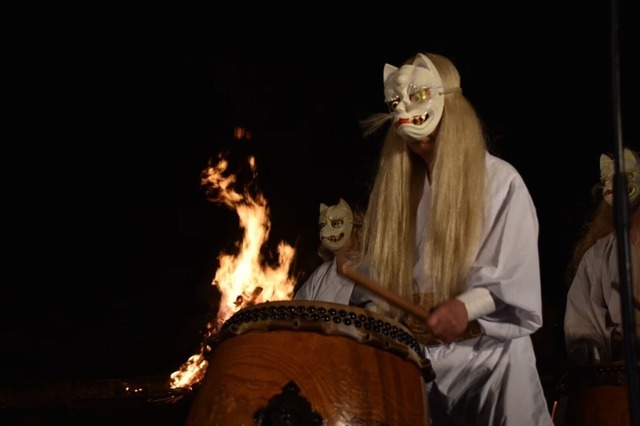 「フェ～レンザイ -神さまの日常-」ヒット祈願！九尾稲荷神社のお守りを内田真礼＆高橋李依に届けてみた