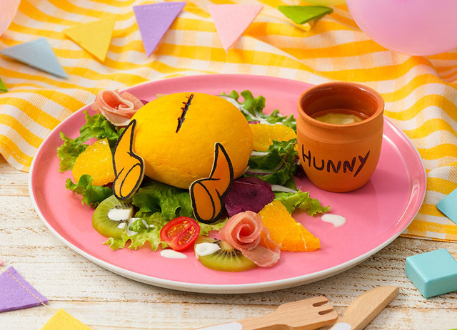 「くまのプーさん」FUNNY & HUNNY OH MY CAFE「かくれんぼ？フルーツサラダプレート」（C）Disney. Based on the 