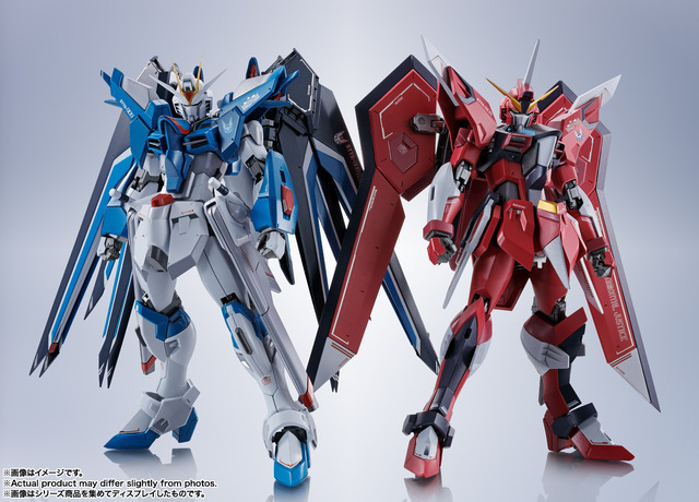 「METAL ROBOT魂＜SIDE MS＞ ライジングフリーダムガンダム」「METAL ROBOT魂＜SIDE MS＞ イモータルジャスティスガンダム」（C）創通・サンライズ