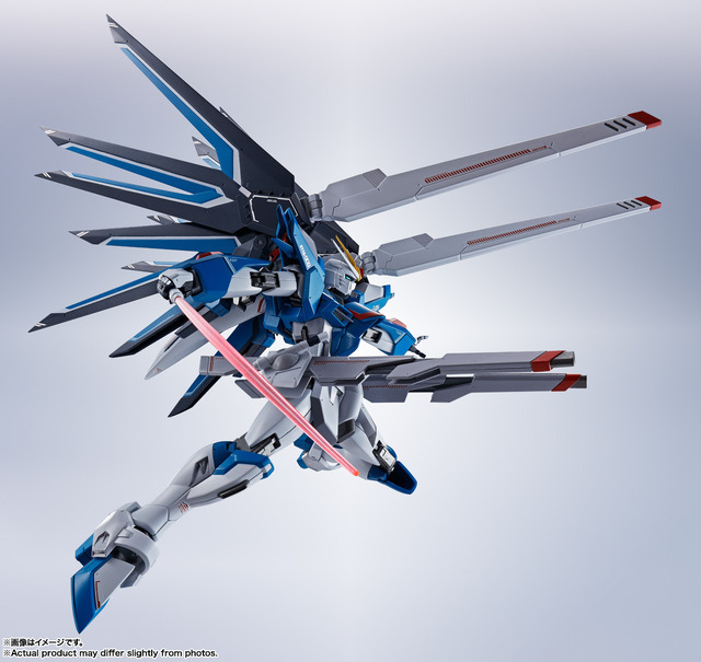 「METAL ROBOT魂＜SIDE MS＞ ライジングフリーダムガンダム」19,800円（税込）（C）創通・サンライズ