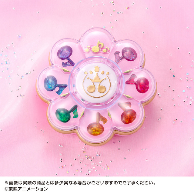 「おジャ魔女どれみ PirikaPirilala リズムタップフェイスパウダー 25th anniversary ver.」5,500円（税込）（C）東映アニメ―ション