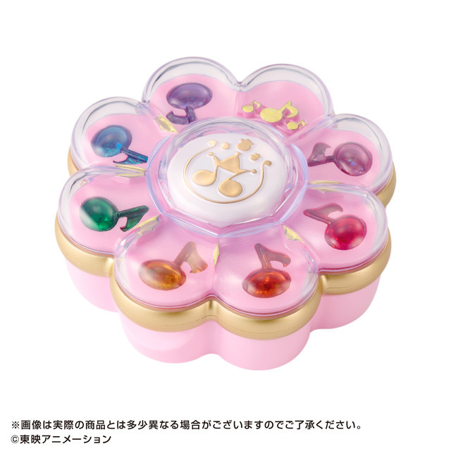 「おジャ魔女どれみ PirikaPirilala リズムタップフェイスパウダー 25th anniversary ver.」5,500円（税込）（C）東映アニメ―ション