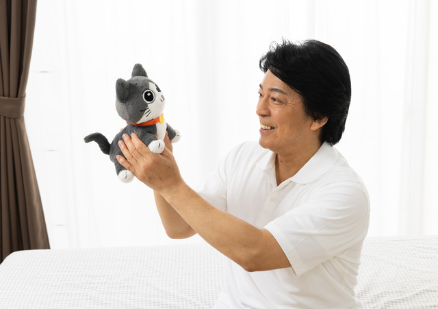 「ねこに転生したおじさん プンちゃん 等身大ぬいぐるみ」3,300円（税込／送料別）（C）やじま